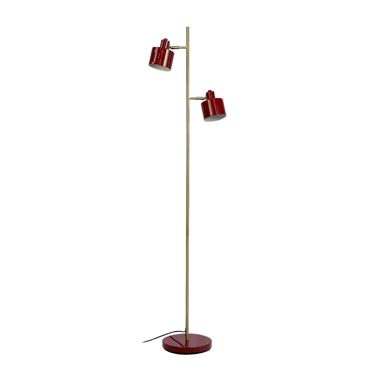 Ocean ROOD vloerlamp Van Dyberg Larsen - Den handpolerade m&auml;ssingsstommen kan luta upp och ner och ger varje lampa en unik f&auml;rgvariation.