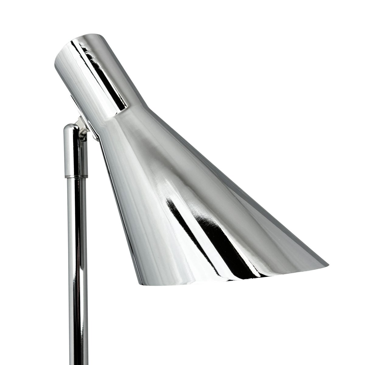 DL12 Mini 40cm Chroom bureaulamp Van Dyberg Larsen - De DL12 Mini tafellamp in chroom is een moderne lamp met een tijdloos design.