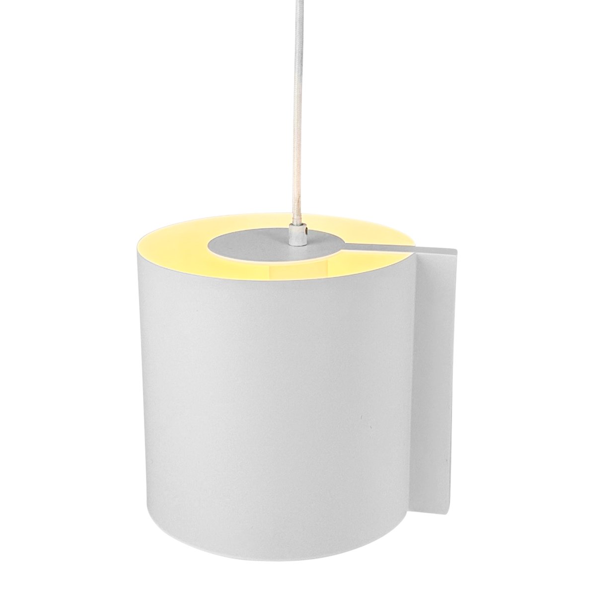 Wum Ø23 Wit hanglamp Van Dyberg Larsen - Tillverkad i metall med en varmvit finish och en 2 meter l&aring;ng vit tygsladd, &auml;r Wum en perfekt balans mellan funktion och design.