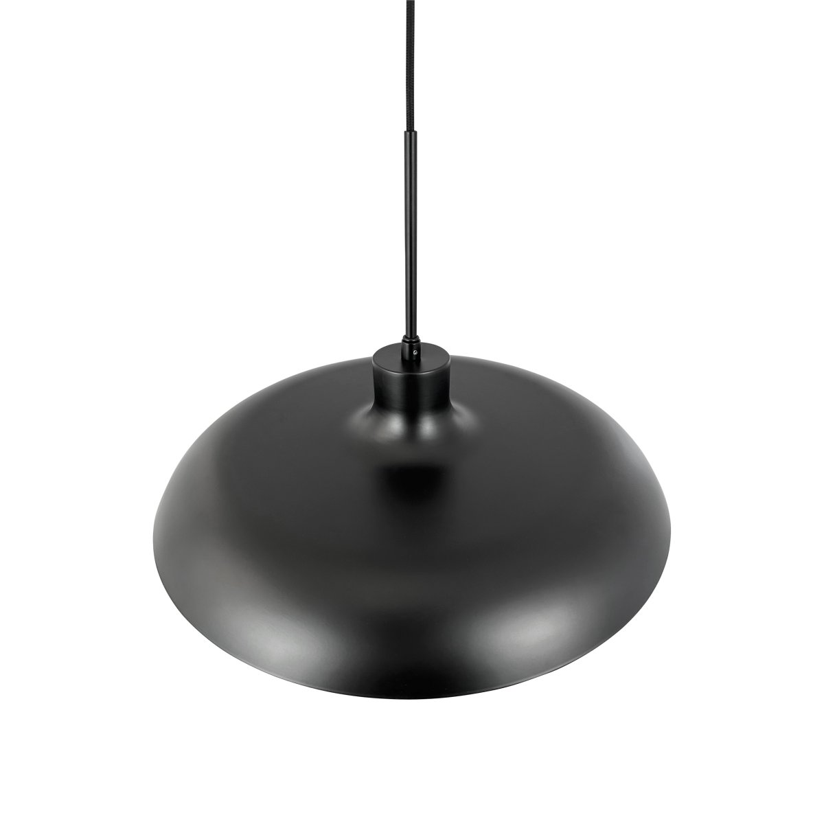 Ava Ø44 Zwart hanglamp Van Dyberg Larsen - De Ava hanglamp in zwart metaal met een glazen koepel combineert een moderne look met tijdloos design.