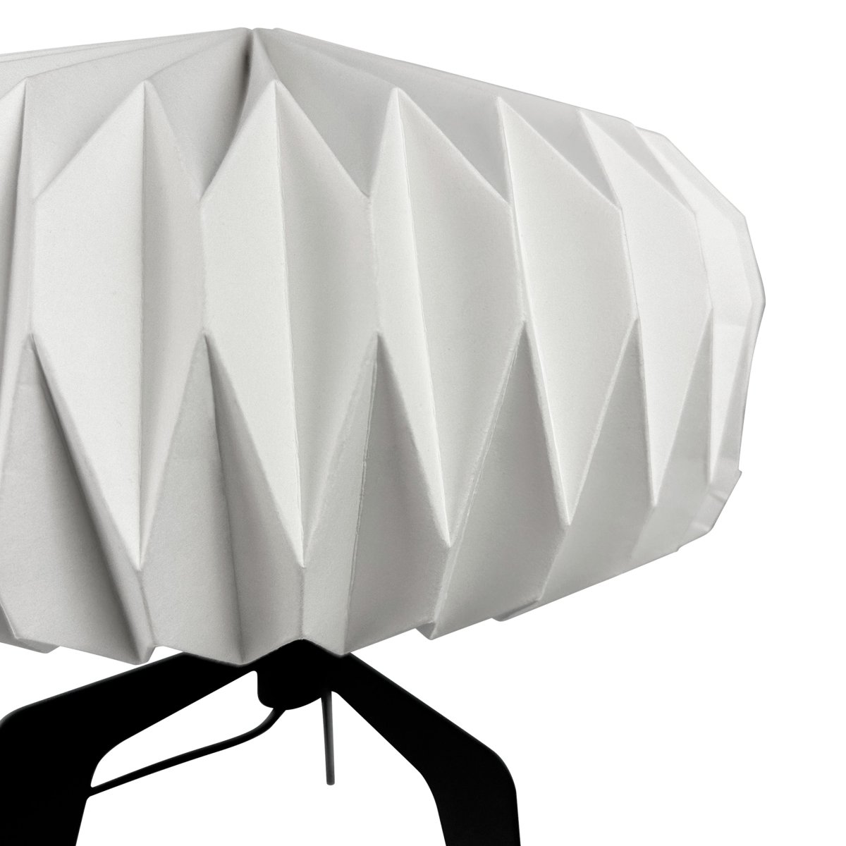 Ventnor 34cm Zwart tafellamp Van Dyberg Larsen - De Ventnor tafellamp met papieren kap combineert eenvoud en duurzaamheid in een prachtige verlichtingsoplossing.