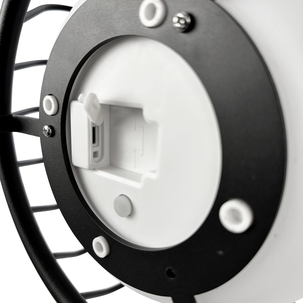 Evesham 48cm Zwart Draagbare Van Dyberg Larsen - Den stiliga svarta f&auml;rgen ger ett naturligt och i&ouml;gonfallande inslag i utomhusmilj&ouml;n och bidrar till en inbjudande atmosf&auml;r p&aring; kv&auml;llen.