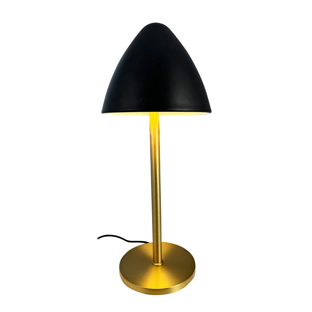 Oulu 47cm Zwart tafellamp Van Dyberg Larsen - De lamp voegt een moderne en stijlvolle toets toe aan uw huis, waarbij het contrast tussen de diepzwarte kleur en het messing een tijdloze uitstraling creëert.