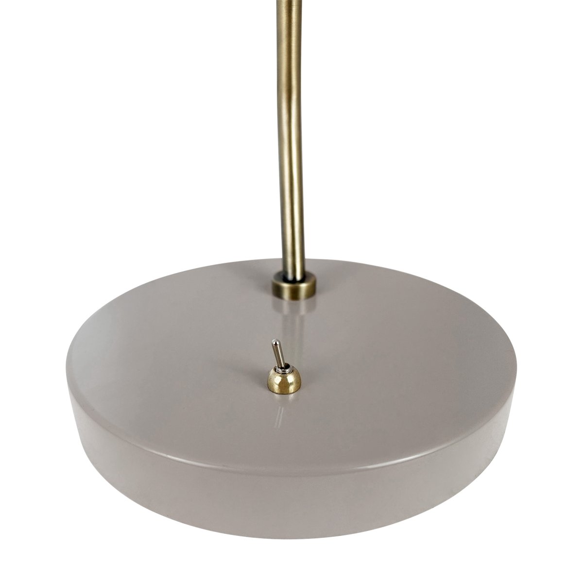 Sleep 43cm Glanzend beige bureaulamp Van Dyberg Larsen - Deze tafellamp combineert eenvoudige lijnen en functionaliteit en cre&euml;ert zo een rustgevend en aangenaam licht in uw omgeving.