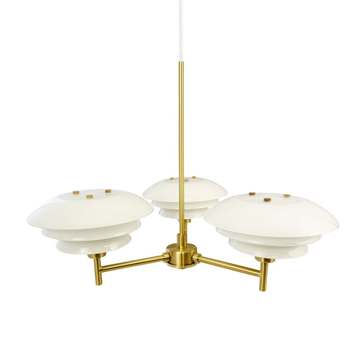 DL20 Ø50 Messing hanglamp Van Dyberg Larsen - De DL20-kroonluchter combineert een klassieke messing afwerking met prachtige opaalglazen kappen, waardoor een tijdloze en luxueuze sfeer in uw ruimte ontstaat.