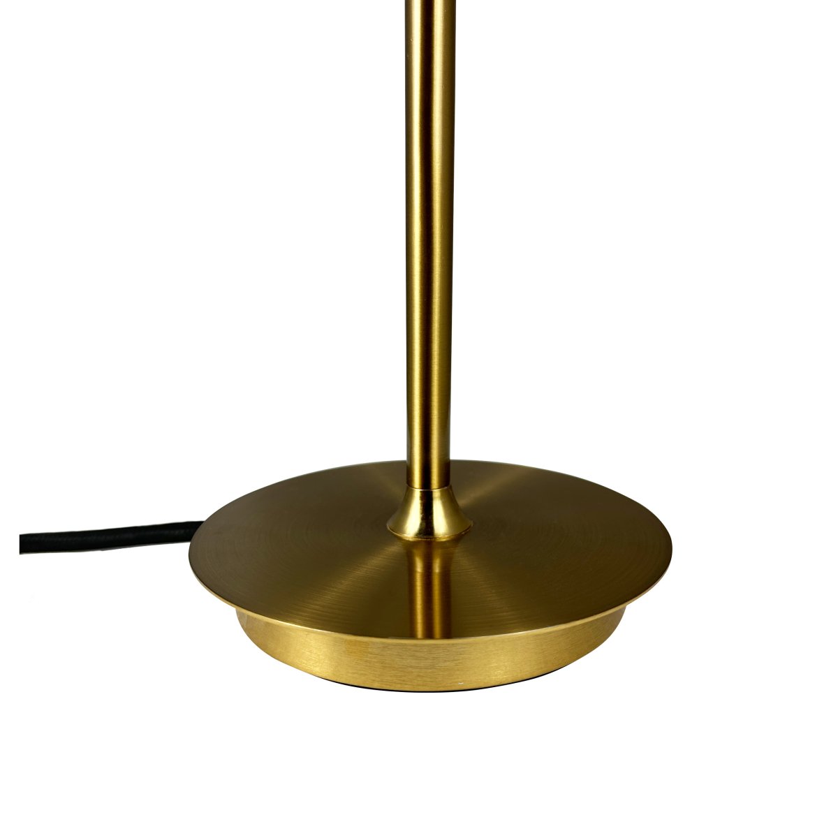Sia 30cm Messing tafellamp Van Dyberg Larsen - Het zachte licht van de glazen kap creëert een gezellige sfeer en de messing voet geeft een luxe en duurzame indruk.