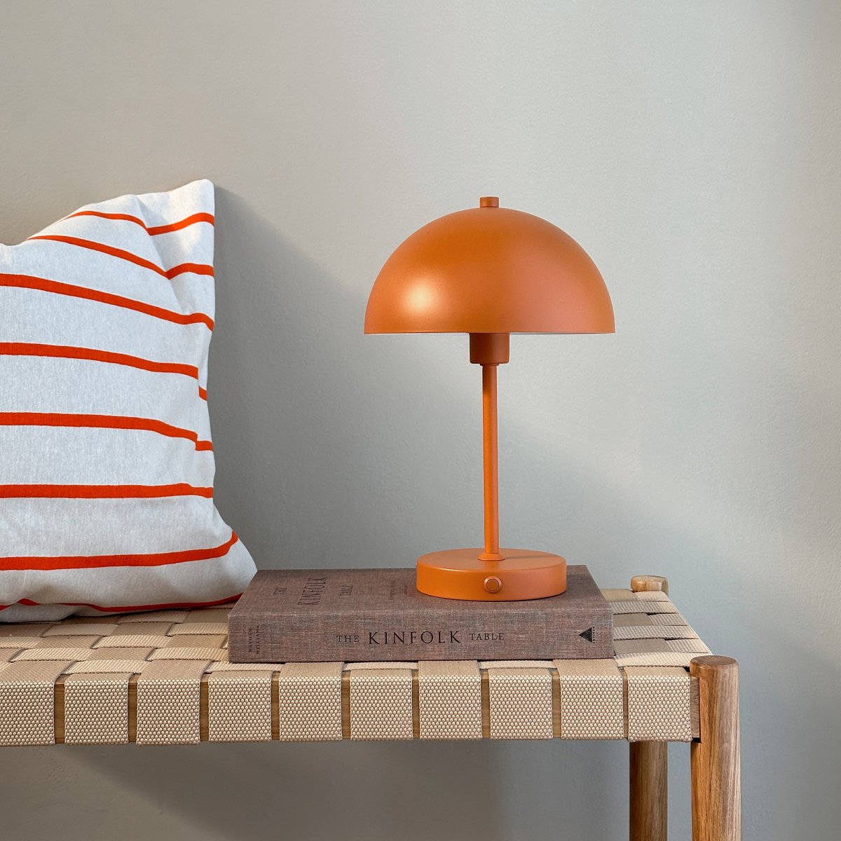 Stockholm 30cm Terracotta Draagbare Van Dyberg Larsen - Met drie instelbare helderheidsniveaus &ndash; 100%, 50% en 25%: met &eacute;&eacute;n druk op de knop past u het licht eenvoudig aan uw wensen aan.