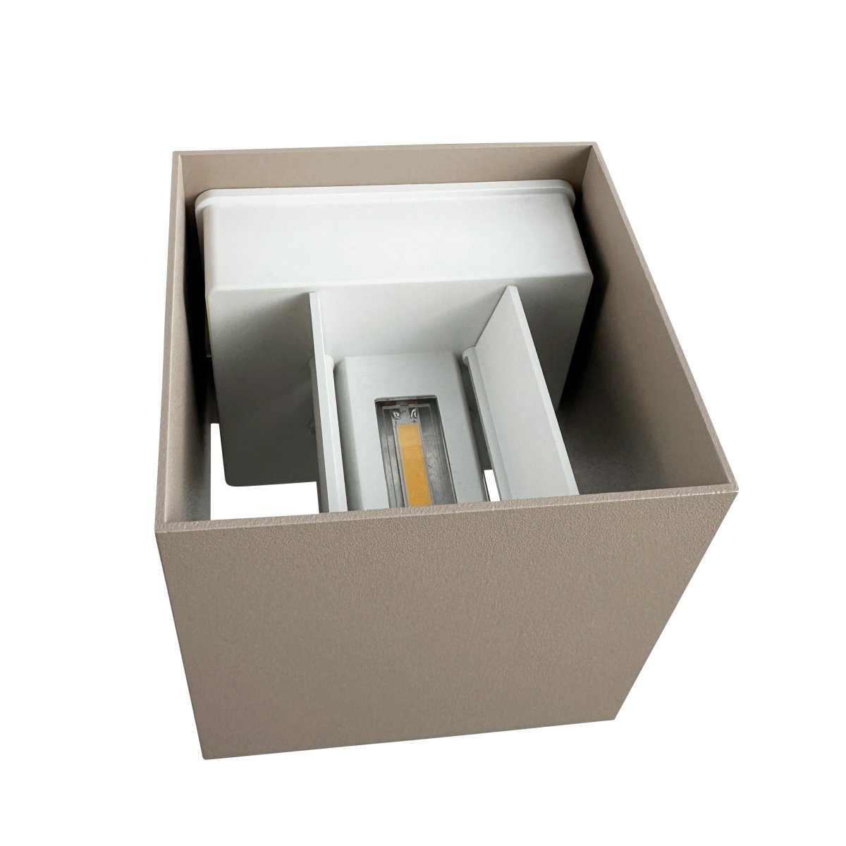 Venus 10cm Beige wandlamp Van Dyberg Larsen - Met een lichtspreiding van 10 tot 120 graden geeft Venus u volledige controle over de lichtinval in uw huis.