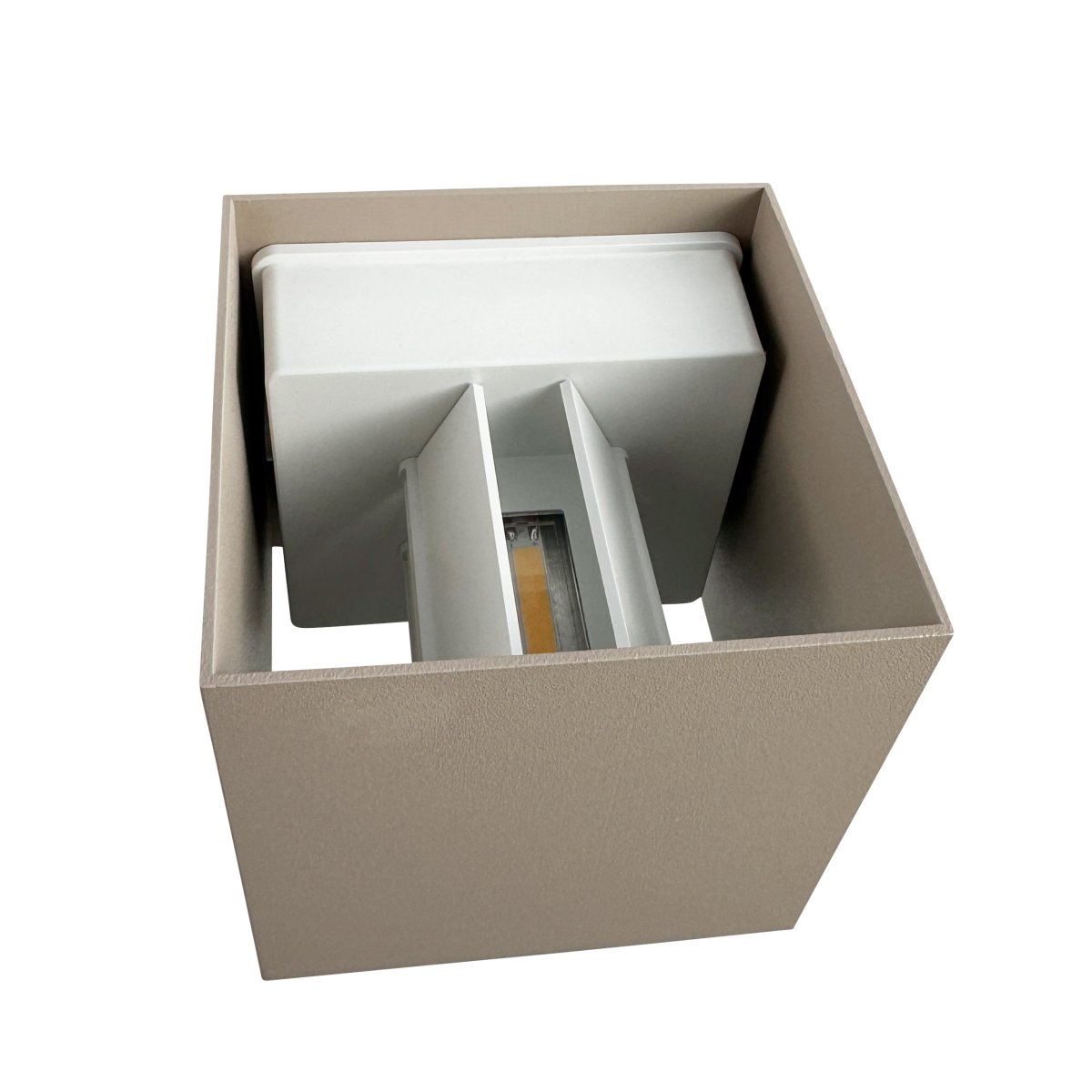 Venus 10cm Beige wandlamp Van Dyberg Larsen - Met een lichtspreiding van 10 tot 120 graden geeft Venus u volledige controle over de lichtinval in uw huis.