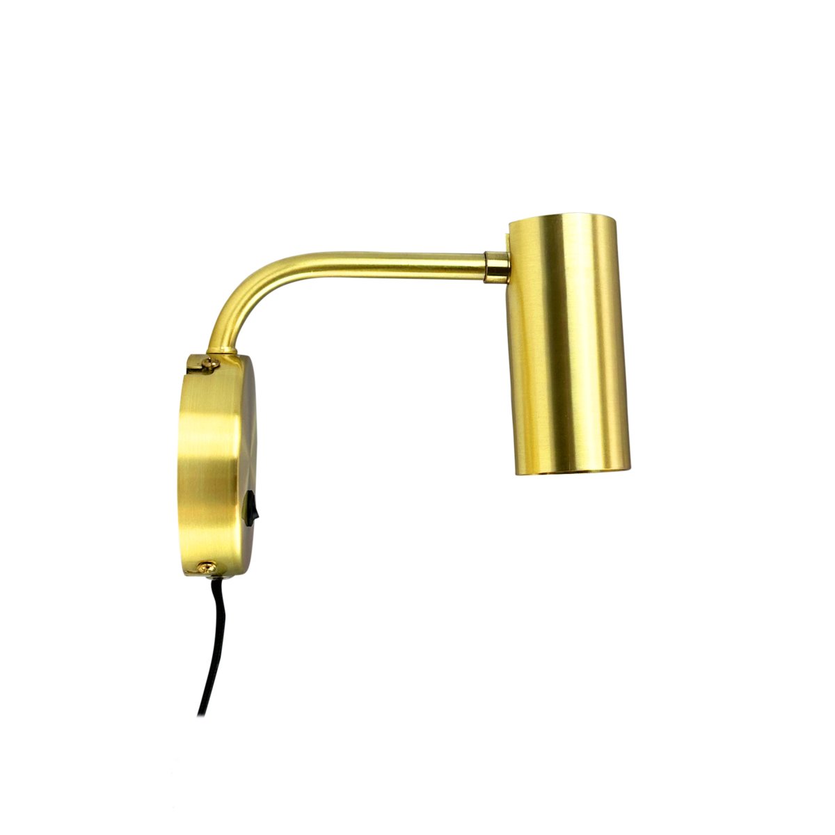 Skagerrak Messing leeslamp Van Dyberg Larsen - De lamp is gemaakt van stevig metaal met een gouden afwerking en is ontworpen voor gebruik binnenshuis.