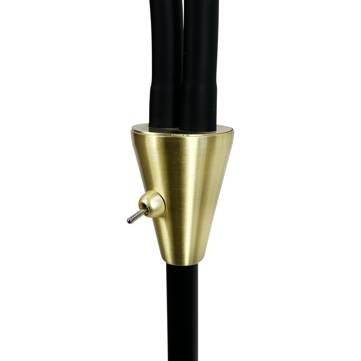 Lilje Zwart vloerlamp Van Dyberg Larsen - Lily golvlampa i svart och m&auml;ssing kombinerar modern design med flexibilitet och funktionalitet.