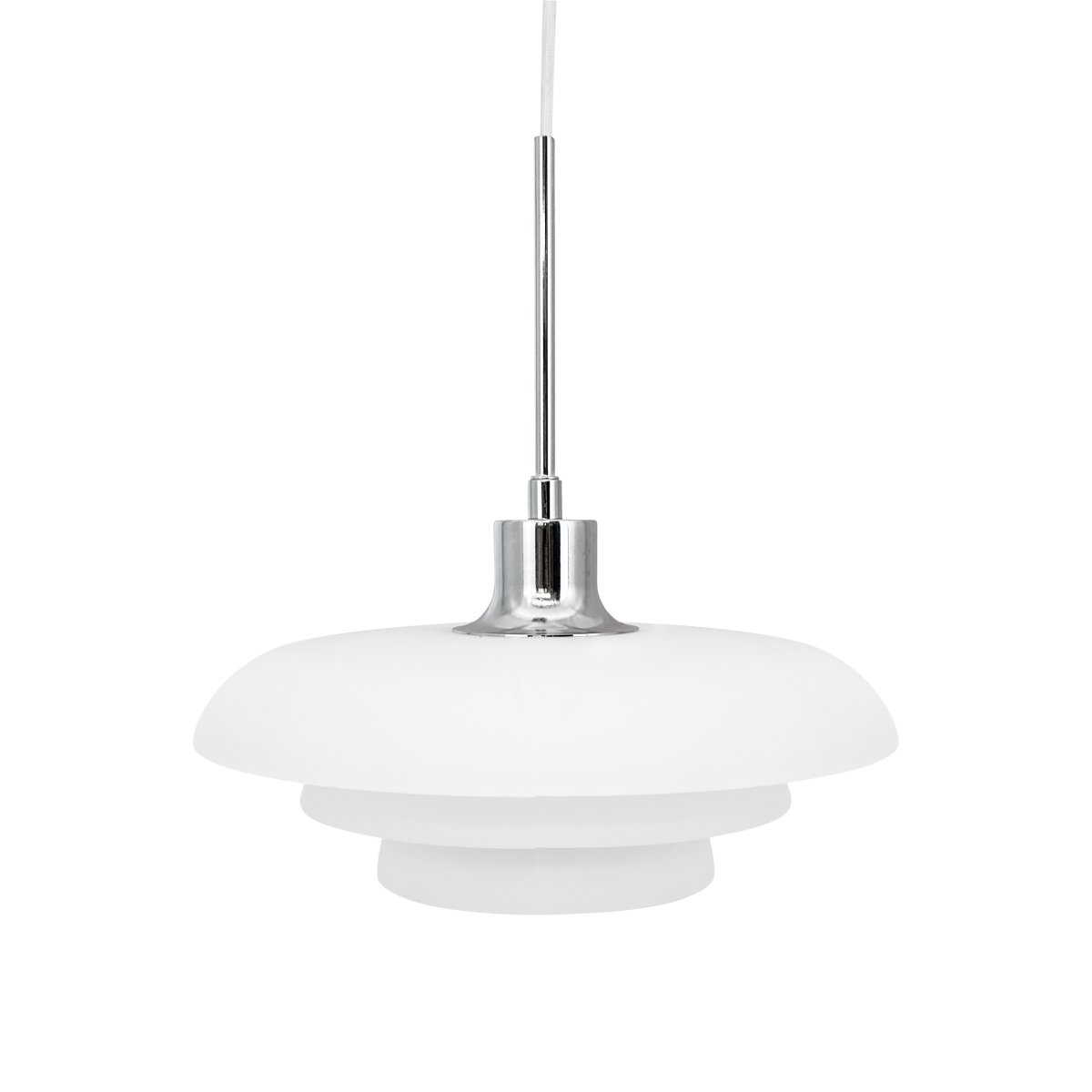 Ava Ø30 Opaal hanglamp Van Dyberg Larsen - Het minimalistische design maakt het ideaal boven de eettafel, in de keuken of in de woonkamer.