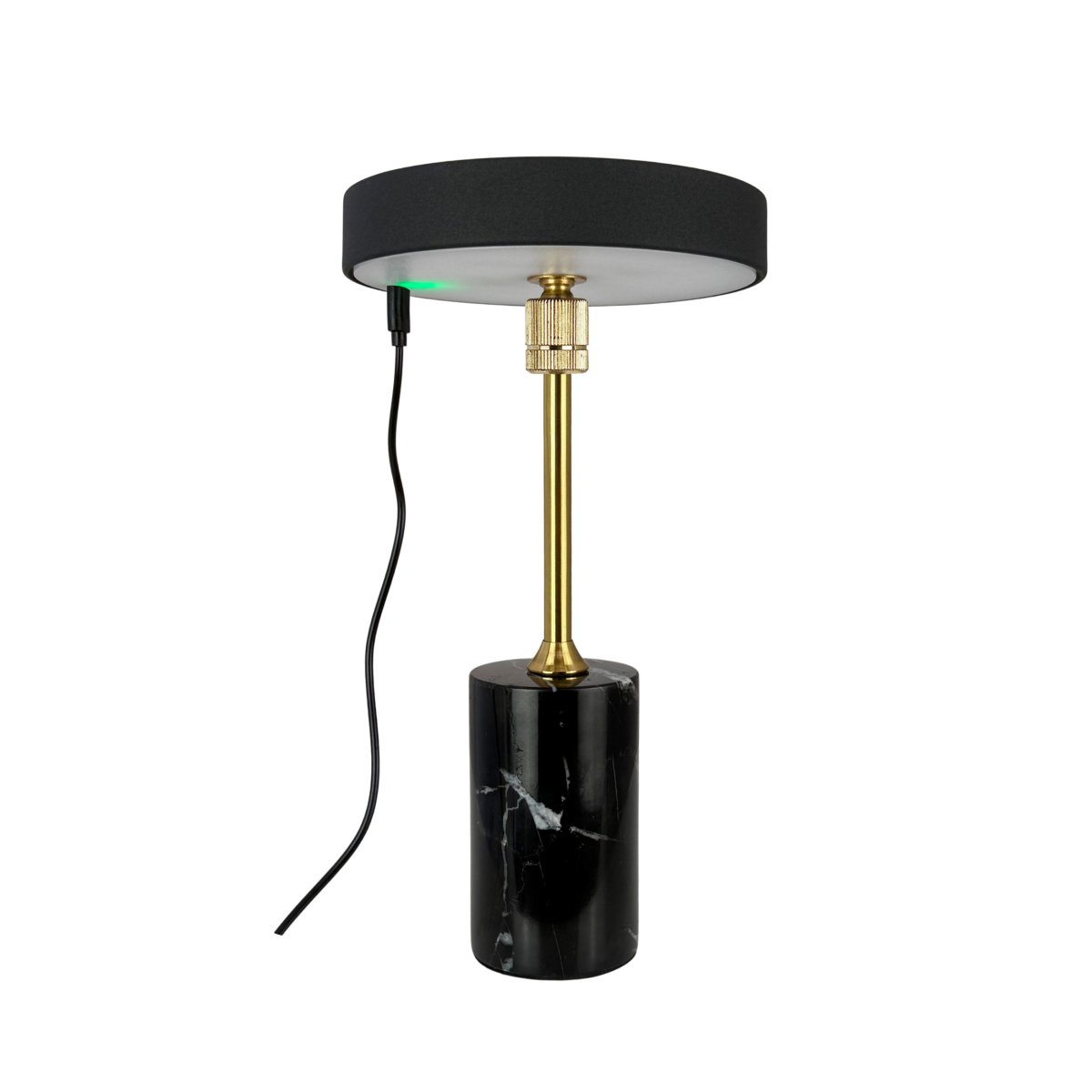 Starlight LED 25cm Zwart/messing Draagbare Van Dyberg Larsen - De lamp is in 6 uur volledig opgeladen met de meegeleverde USB-C-kabel (120 cm) en kan tot 20 uur branden op de laagste stand en tot 4 uur op de hoogste stand.