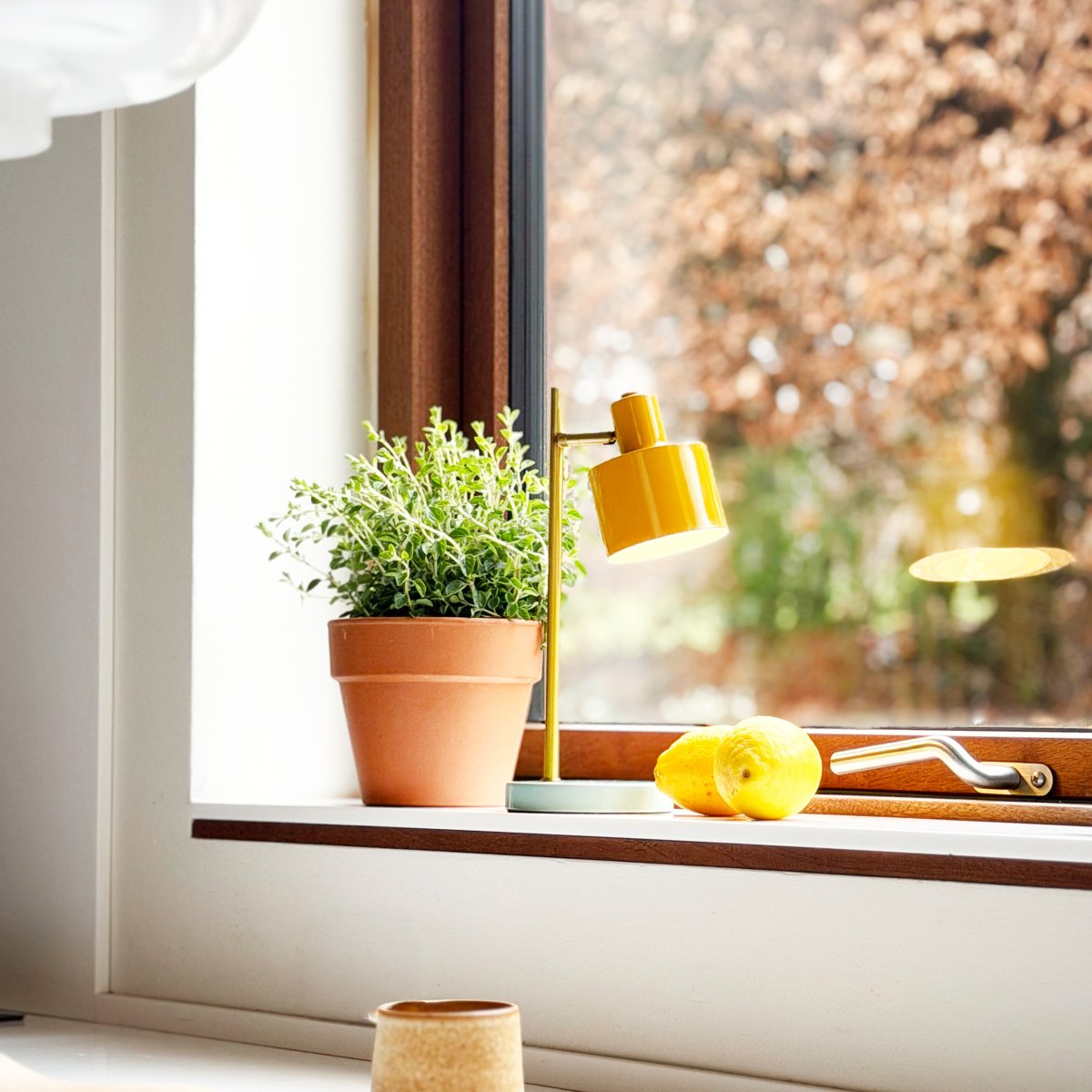 Ocean Mini 28cm Veelkleurig Draagbare Van Dyberg Larsen - De lamp is eenvoudig op te laden met de meegeleverde USB-C-kabel (120 cm) en wordt bediend met de dimmer op de lampkop.