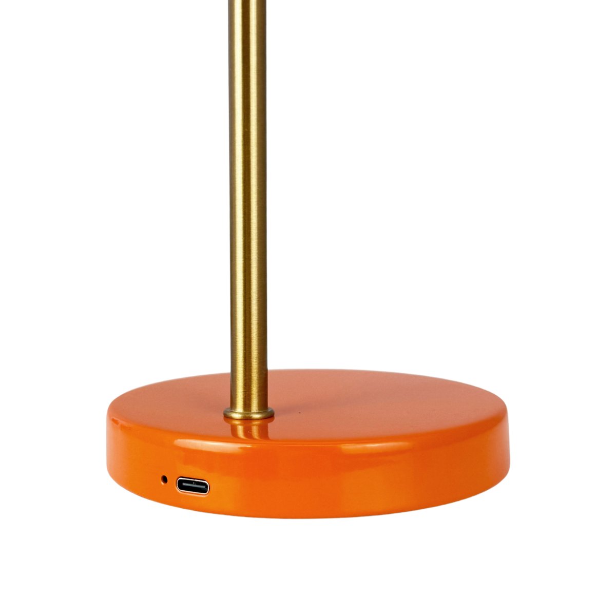 Ocean Mini 28cm Oranje Draagbare Van Dyberg Larsen - De lamp is eenvoudig op te laden met de meegeleverde USB-C-kabel (120 cm) en wordt bediend met de dimmer op de lampkop.