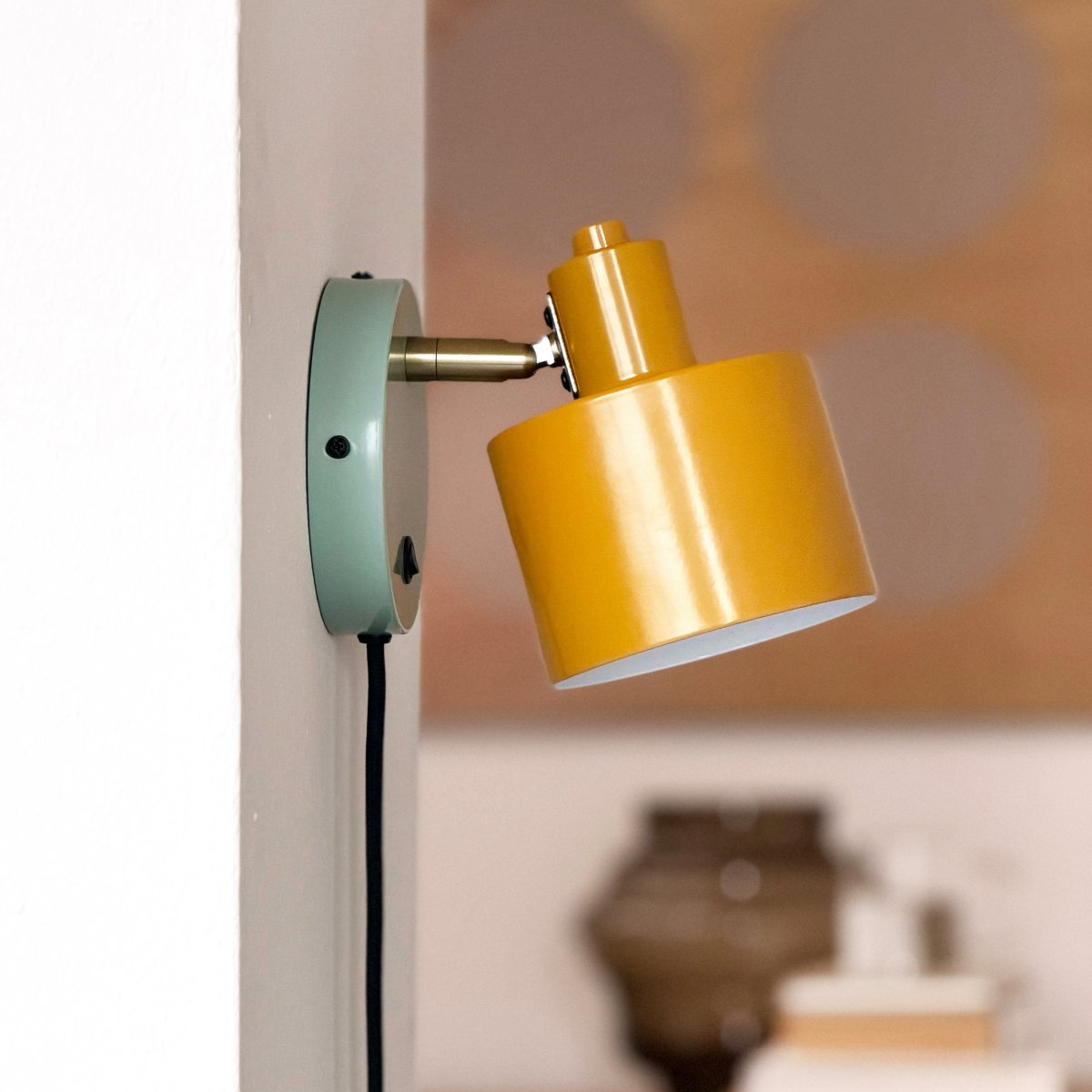 Ocean 16cm Veelkleurig leeslamp Van Dyberg Larsen - De stang en arm met handgepolijste messing afwerking geven een unieke uitstraling en het diepe kleurenschema zorgt voor een harmonieus geheel.