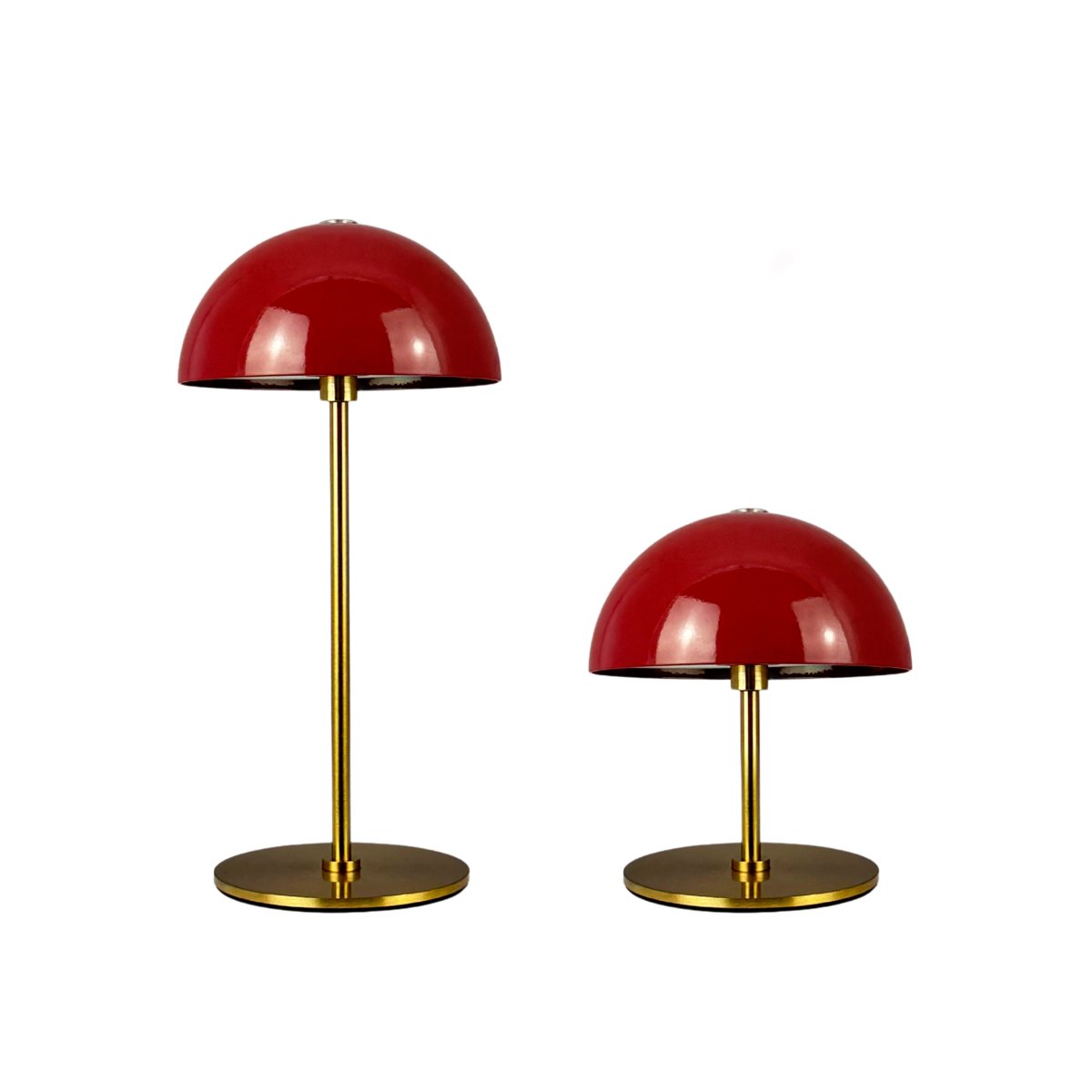 Along set 20cm ROOD Draagbare Van Dyberg Larsen - De lampen zijn voorzien van ge&iuml;ntegreerde LED-verlichting en drie dimbare lichtniveaus die eenvoudig aan te passen zijn via de aanraakdimmer aan de bovenkant.