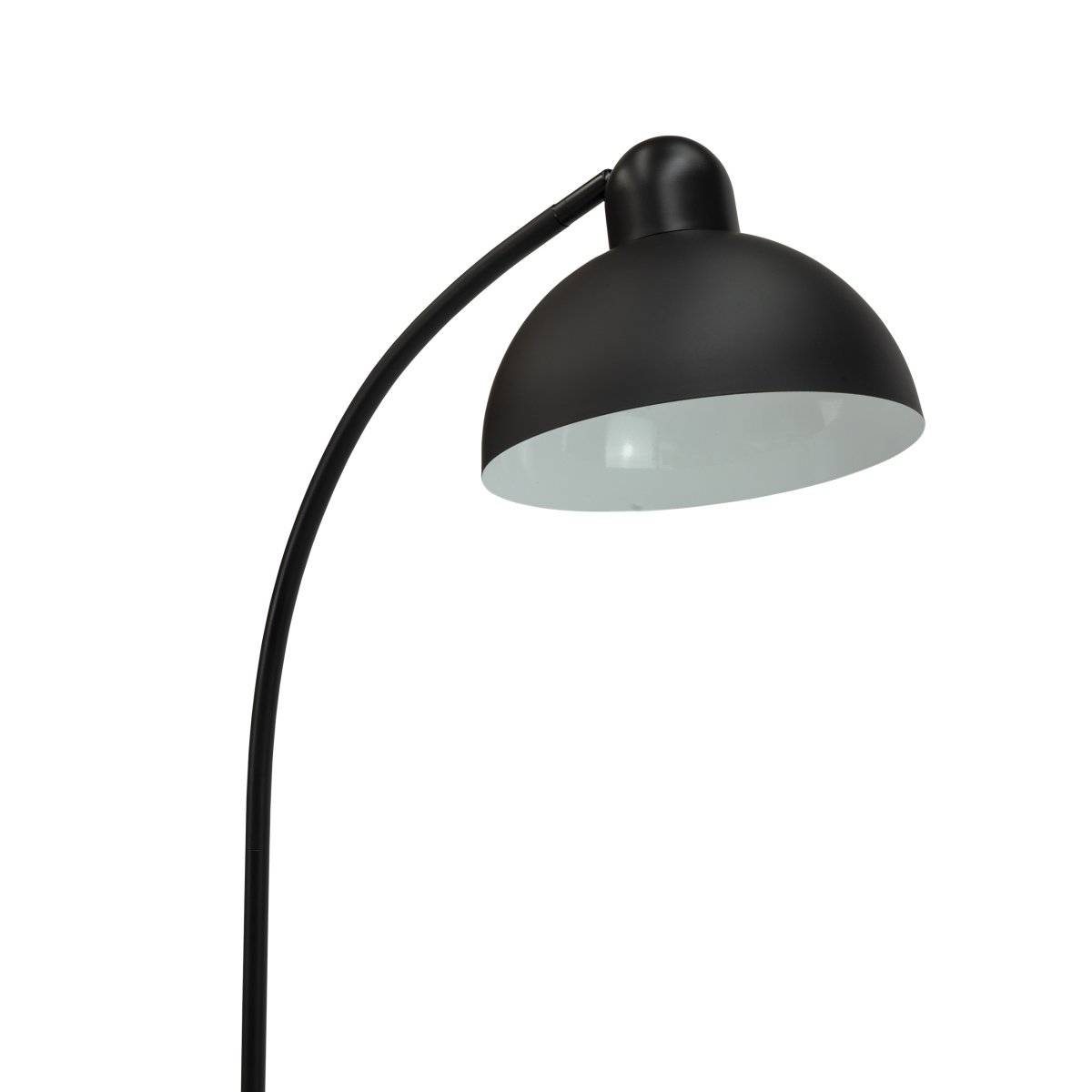 Eric Zwart vloerlamp Van Dyberg Larsen - De stabiele voet en de matzwarte afwerking van de lamp zorgen voor een tijdloze uitstraling, ideaal voor zowel woonkamers als werkruimtes.