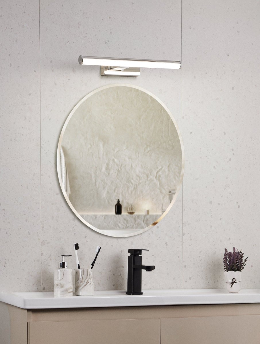 Vadumi 40cm Chroom badkamerlamp Van Eglo - De Vadumi spiegellamp is een stijlvolle en praktische verlichting voor de badkamer.