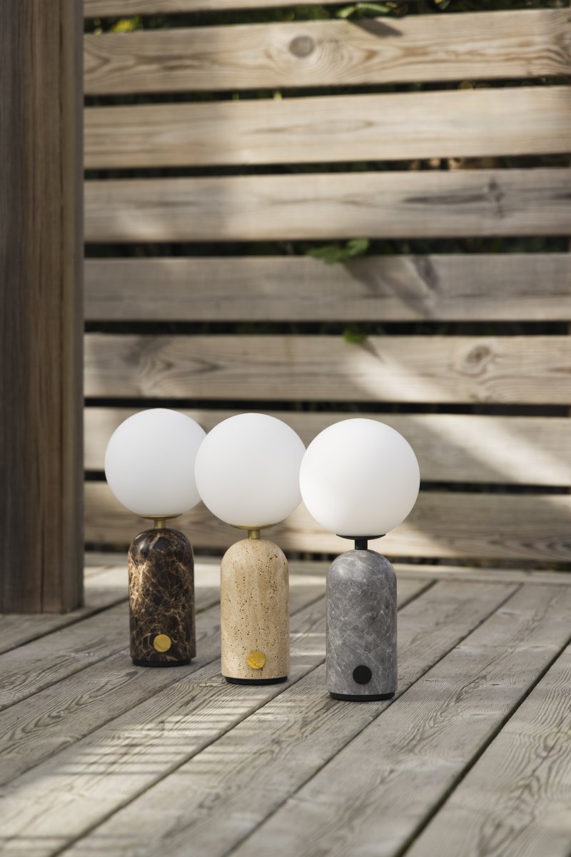 Torrano 28cm Grijs marmer Draagbare Van Globen Lighting - De lamp heeft een discrete metalen knop op de voet en kan in drie stappen worden gedimd om de juiste sfeer te cre&euml;ren.