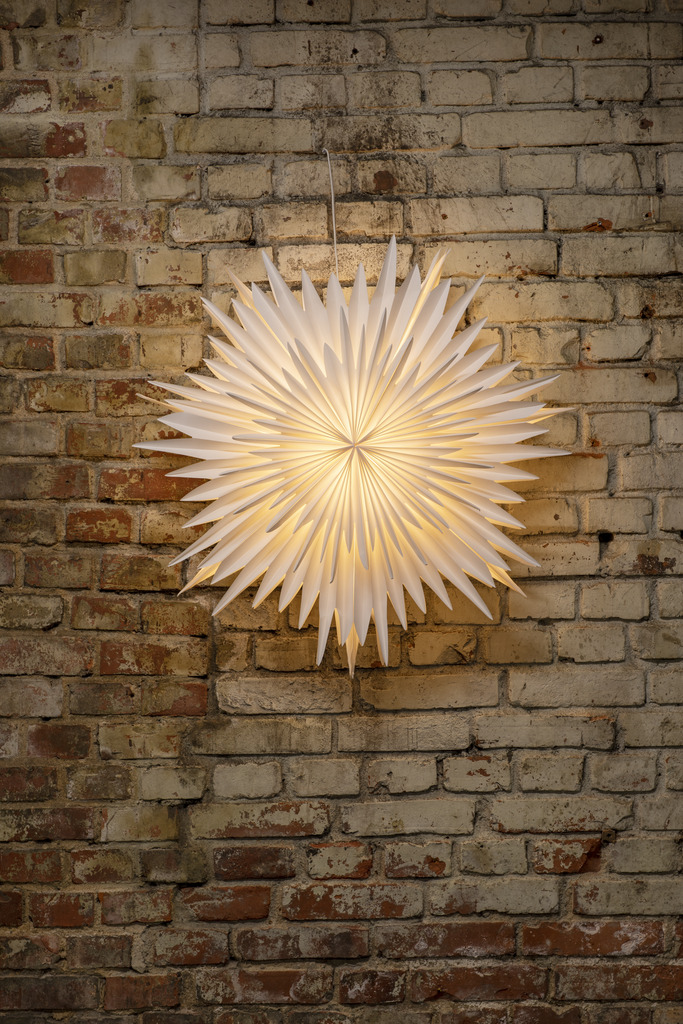 Star Ø80 Wit Van Konstsmide - De ster wordt geleverd met een praktische snoeropberger en aan-/uitschakelaar, zodat u hem eenvoudig aan en uit kunt zetten.