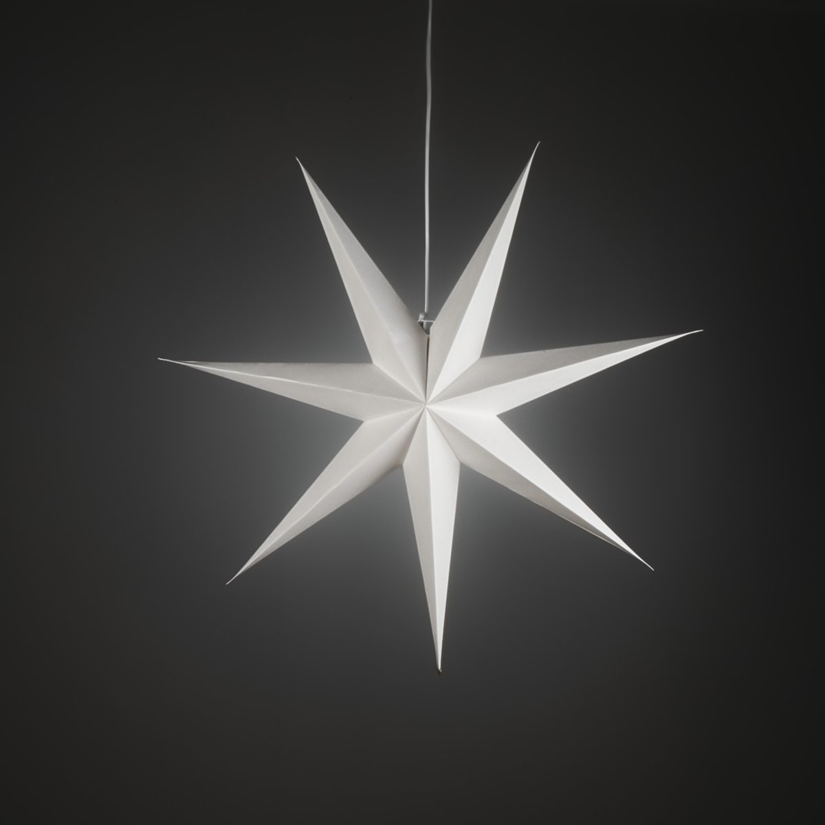 Papieren Ster Ø78 Wit Van Konstsmide - Met zijn zeven punten en een royale diameter van 78 cm is het een prachtige blikvanger voor het raam of als hanglamp in de kamer.