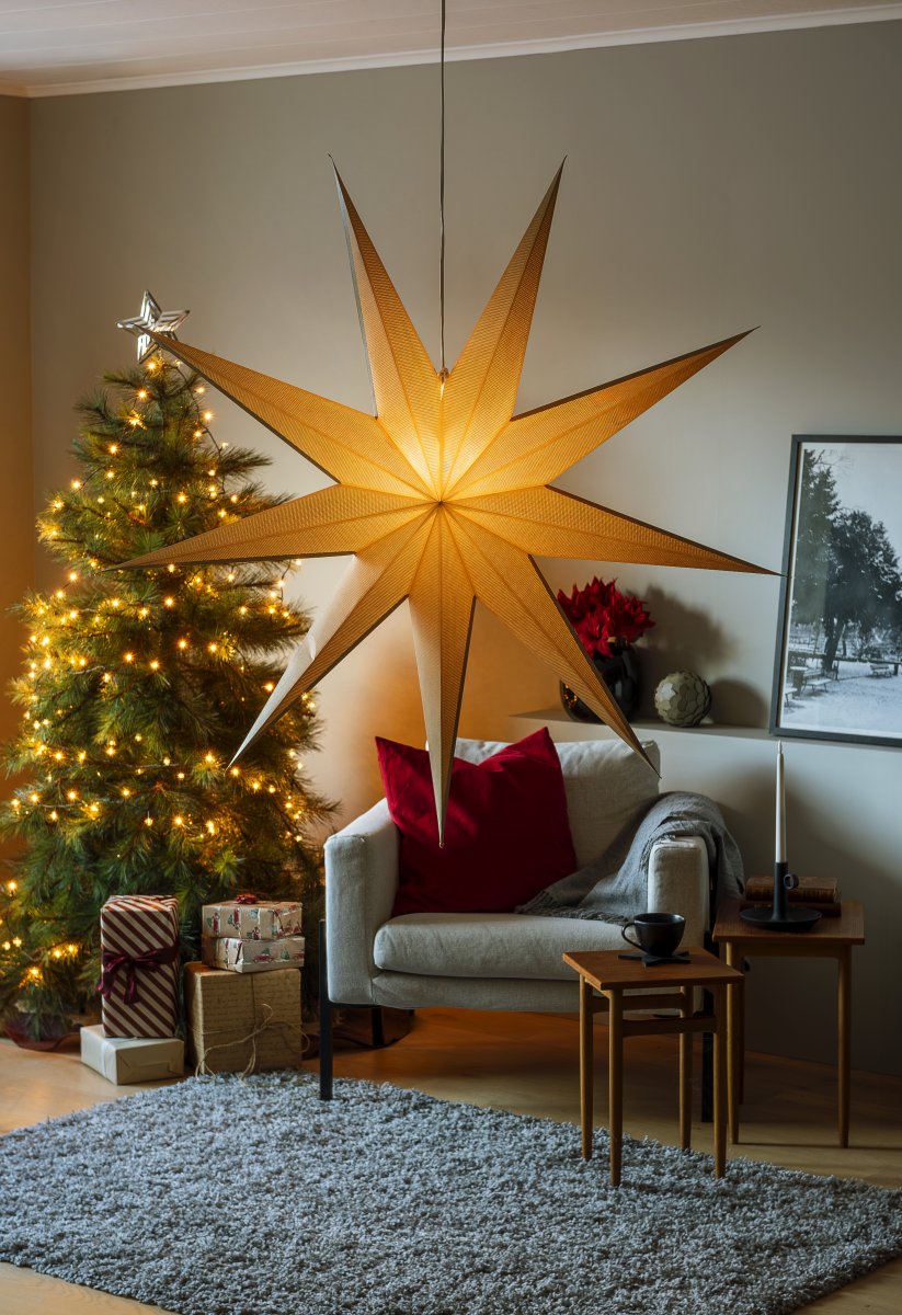 Papieren ster Ø115 Beige Van Konstsmide - Met zijn negen punten en een royale diameter van 115 cm is het een prachtige blikvanger voor het raam of als hanglamp in de kamer.