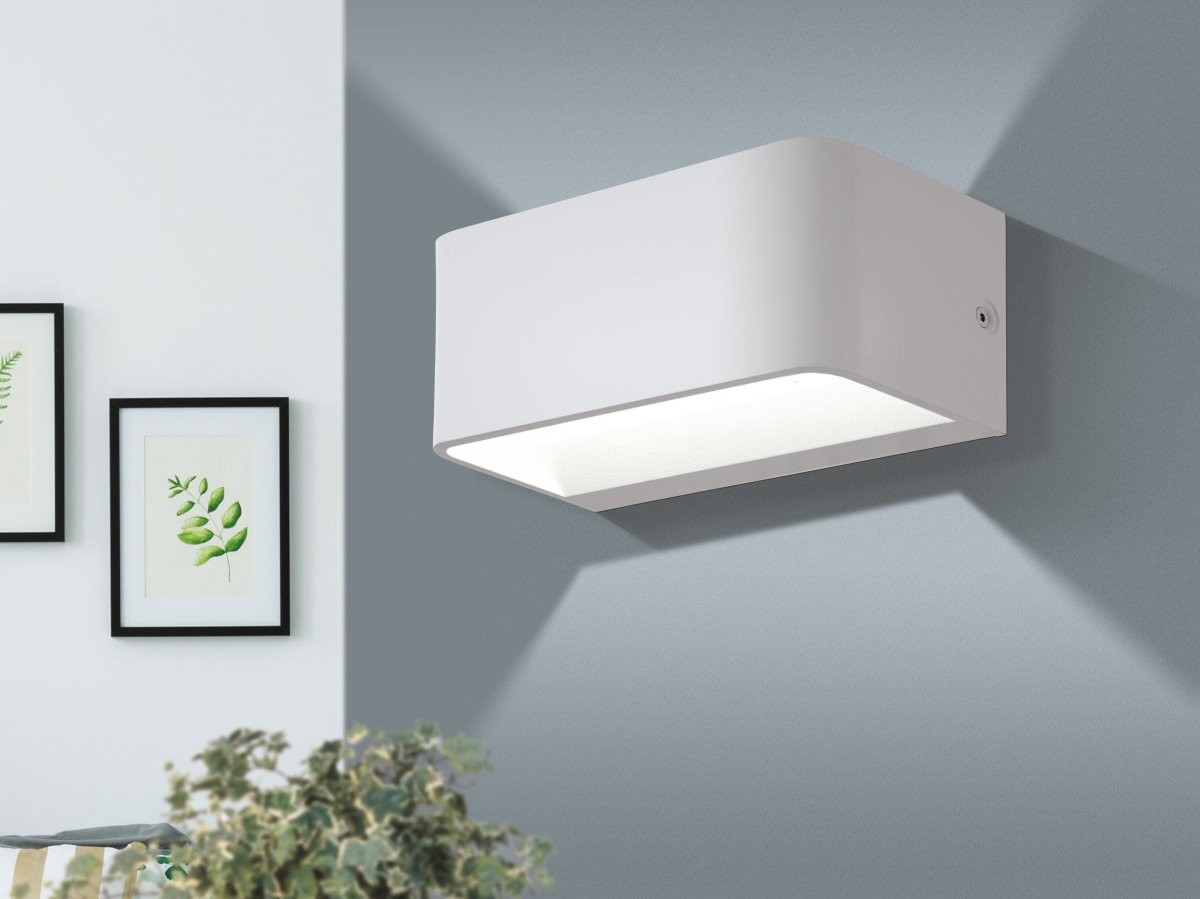 Sania 20cm Wit wandlamp Van Eglo - Perfect voor in de hal, langs de trap of in andere doorgangen waar u sterke en functionele verlichting wenst.