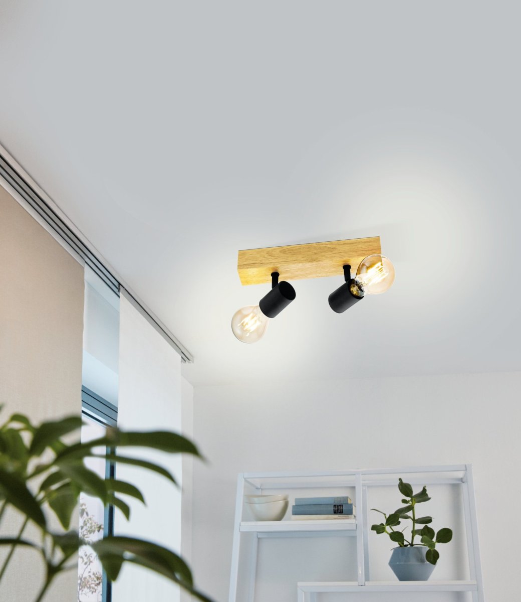 Townshend 2 Hout spot Van Eglo - De rustieke houten voet in combinatie met de zwarte details zorgt voor een warme en trendy uitstraling.