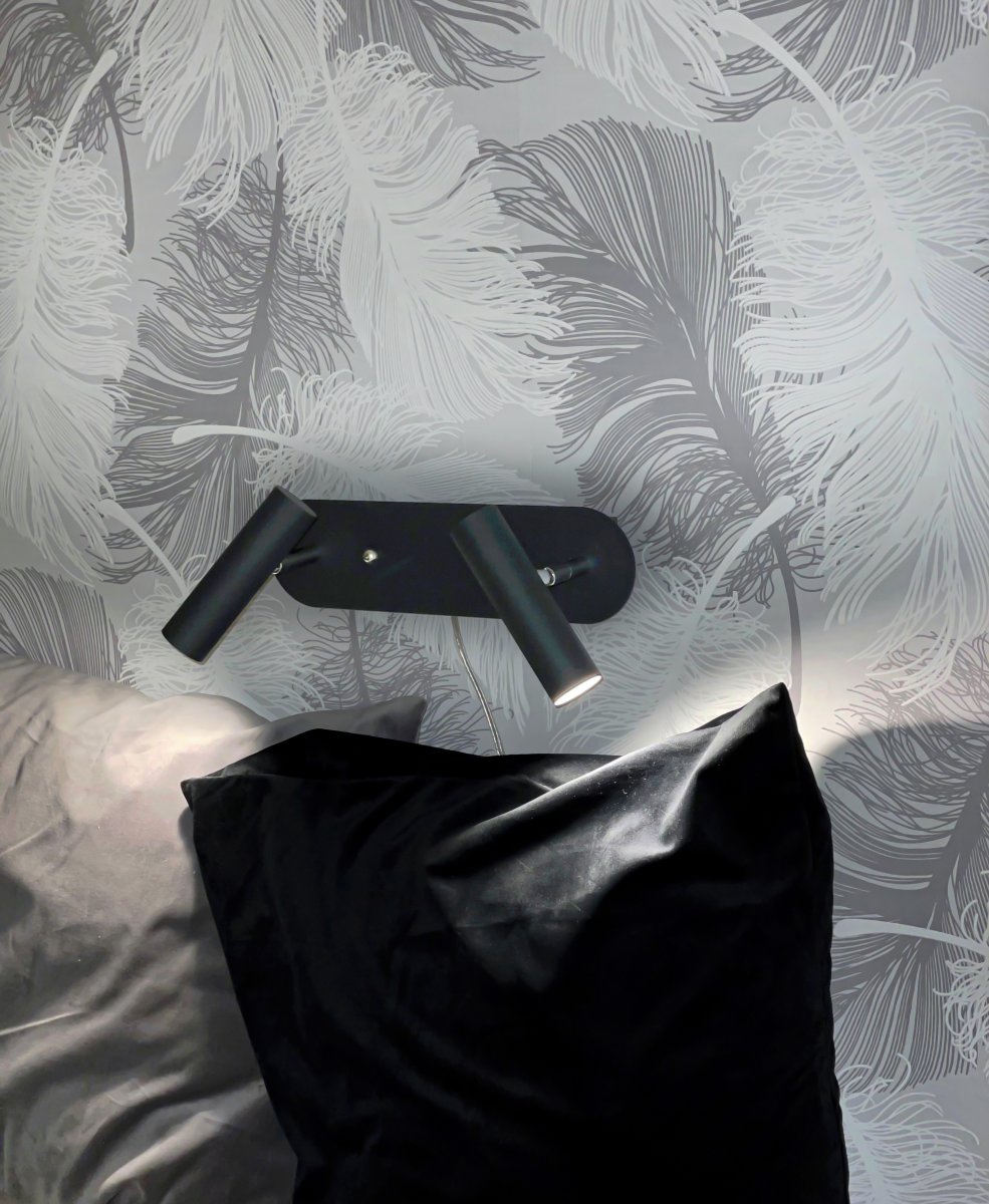 Artic Zwart leeslamp Van Aneta Lighting - Artic dubbele wandlamp in zwart gelakt metaal met chromen details.