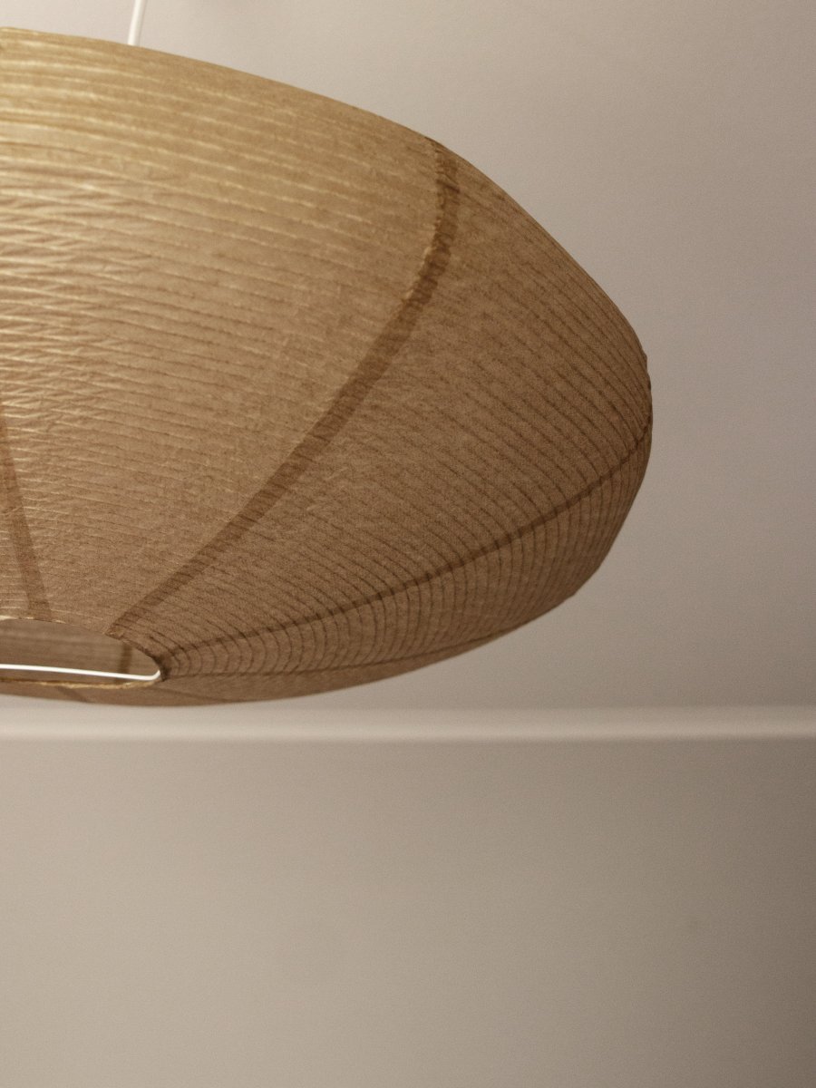 Yuni Lampenkap Excl. Ophangsysteem Ø58 Beige hanglamp Van PR Home - De kap heeft een onregelmatig frame van dicht opeengepakte stalen draden, wat een prachtig, levendig patroon cre&euml;ert en de lamp een luchtig karakter geeft.