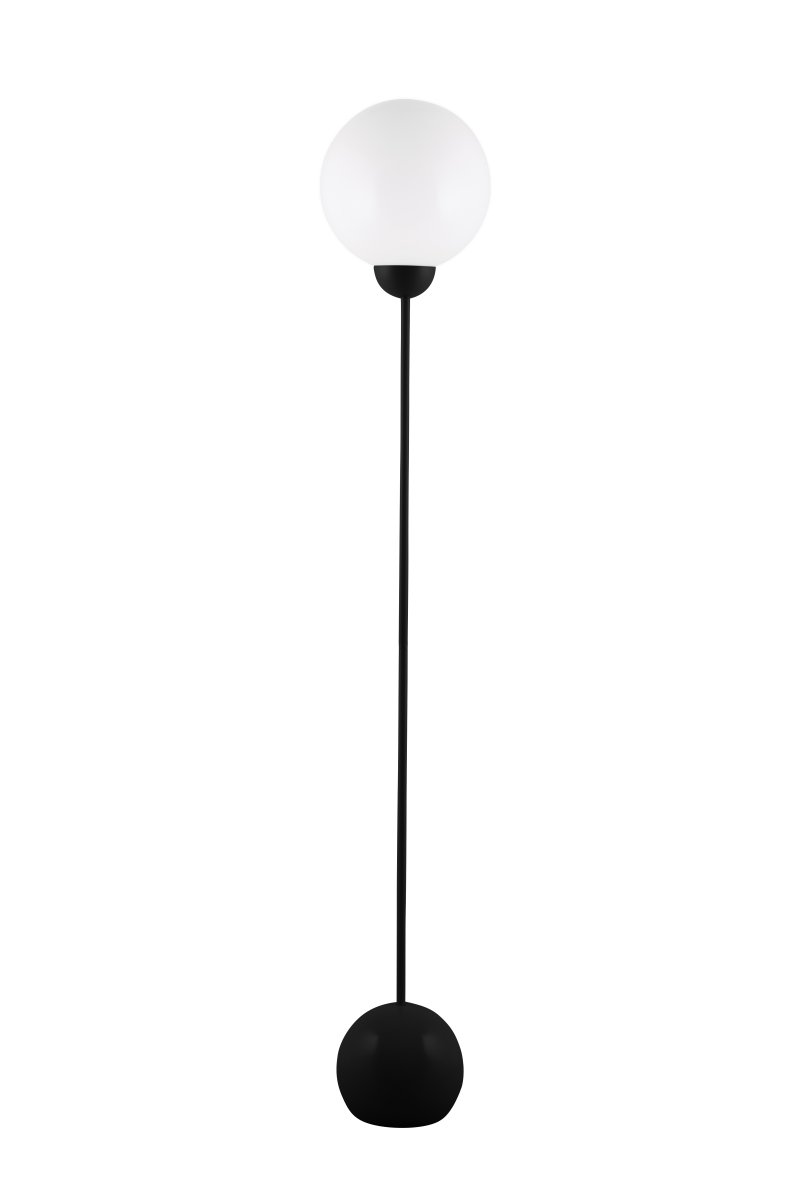 Ripley Zwart vloerlamp Van Globen Lighting - De lamp is gemaakt van metaal en heeft een glazen koepel van opaalwit glas die een aangenaam licht verspreidt.