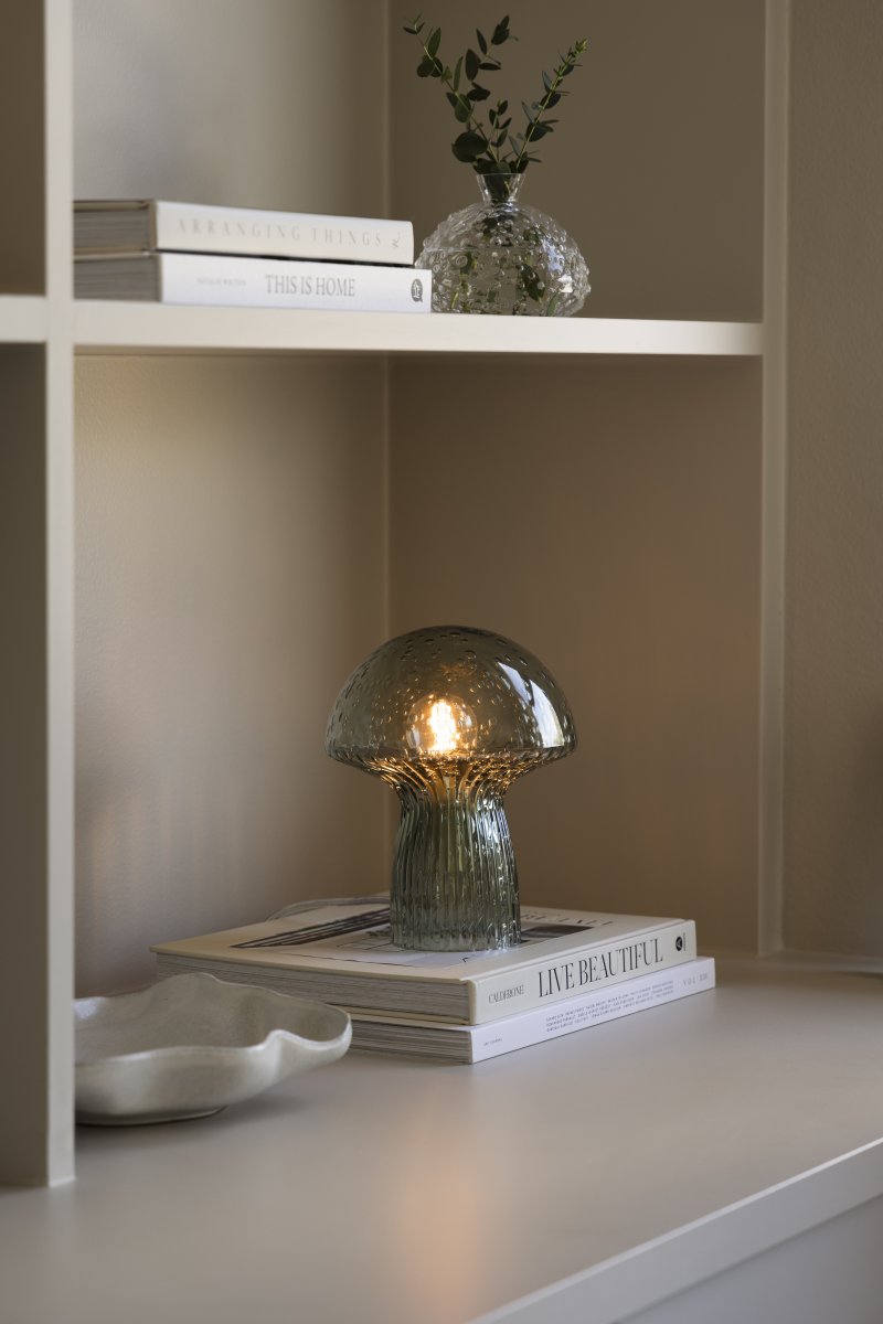 Fungo 20cm Groente tafellamp Van Globen Lighting - De Fungo paddenstoellamp is een prachtige tafellamp van mondgeblazen glas met gecanneleerde details op de voet.