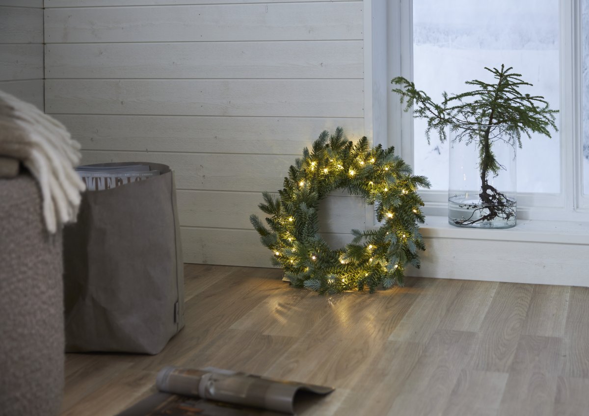 Greyland Ø55 Groente Van Star Trading - Het is gemaakt van een mix van PE- en PVC-punten met een prachtige, groen-groene, glinsterende uitstraling.