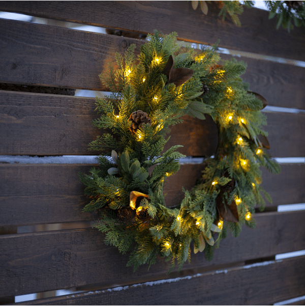 Mixi Ø60 Groente Van Star Trading - De Mixi-krans is gemaakt van een mix van bladeren en naalden, vervaardigd van PE-materiaal.