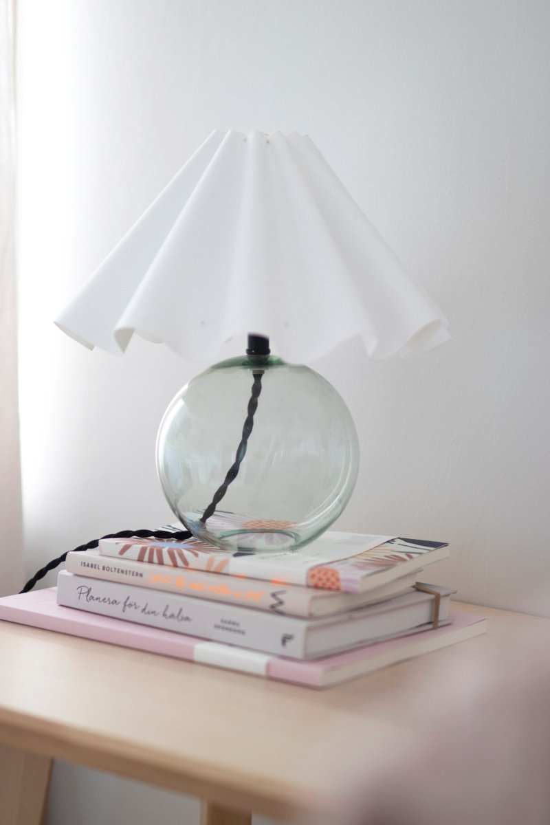 Judith 28cm Groente tafellamp Van Globen Lighting - Judith is een klassieke tafellamp met een modern tintje.