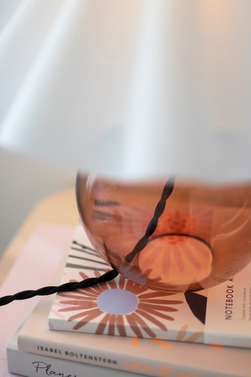 Judith 28cm Bruin tafellamp Van Globen Lighting - Judith is een klassieke tafellamp met een modern tintje.