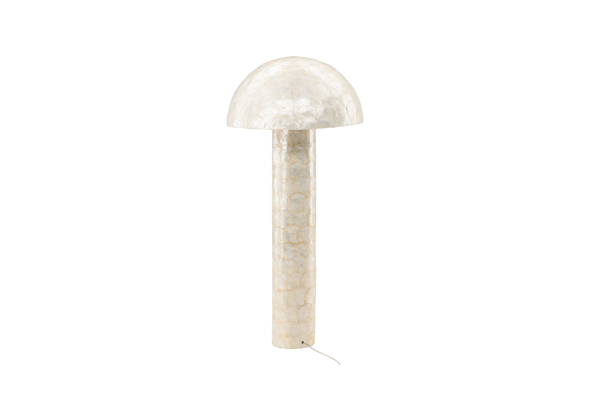 Lindön Beige vloerlamp Van Venture Design - Deze lamp is gemaakt van het exclusieve materiaal Capiz en heeft een natuurlijk en licht glanzend oppervlak dat een geraffineerd lichtspel in de kamer creëert.