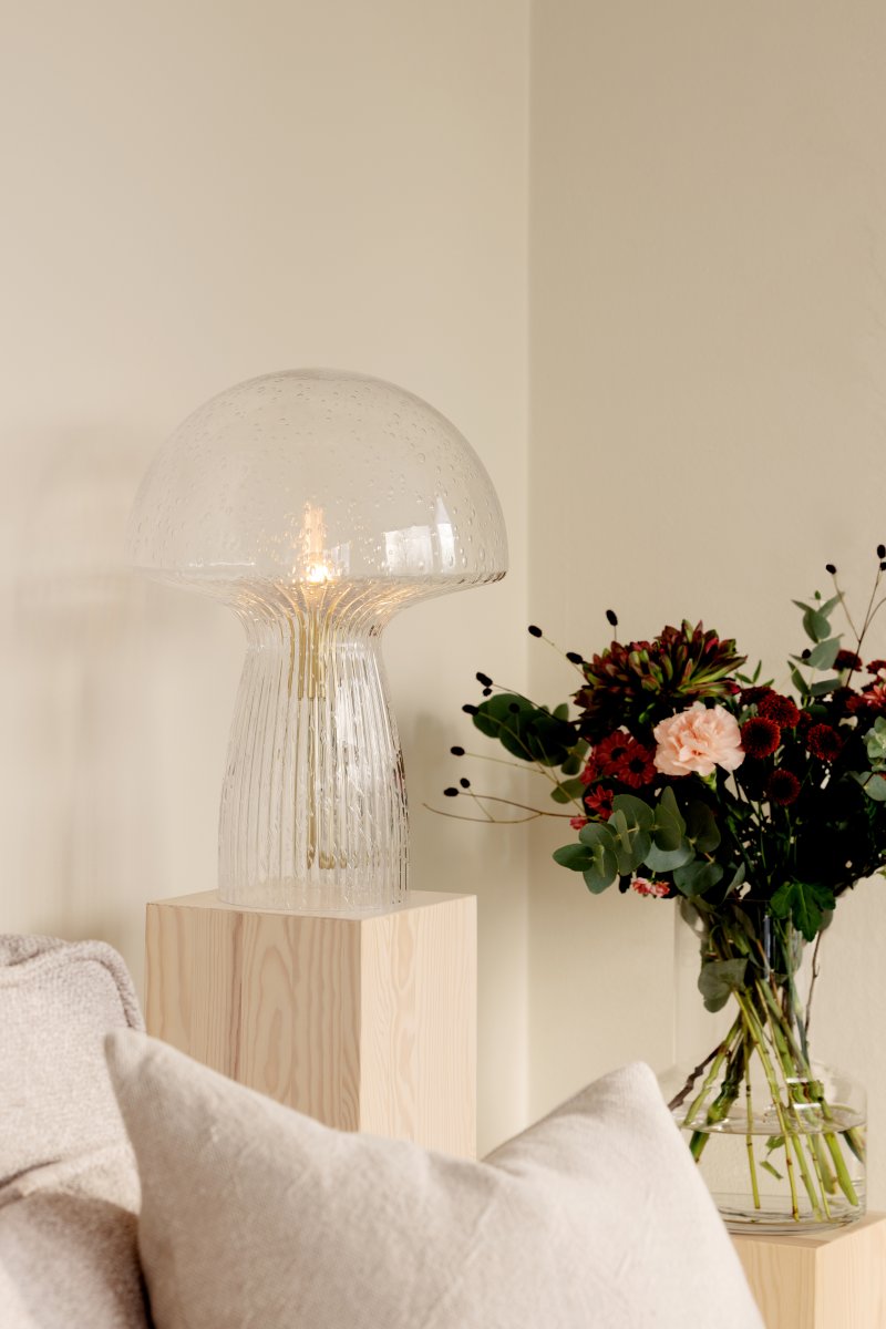 Fungo 42cm Transparant tafellamp Van Globen Lighting - De Fungo paddenstoellamp is een prachtige tafellamp van mondgeblazen glas met gecanneleerde details op de voet.