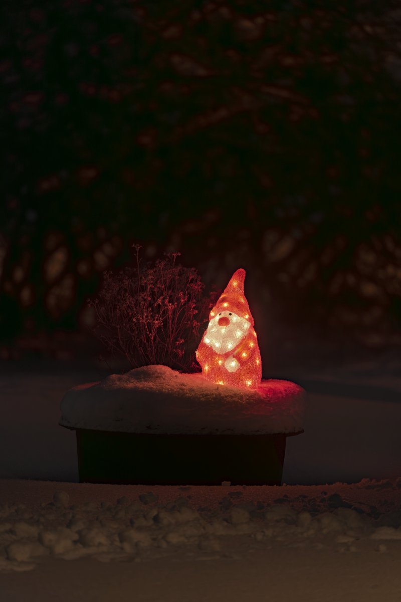 Kerstman van acryl ROOD Van Konstsmide - Hij is voorzien van 40 led-diodes die een prachtige warmwitte gloed verspreiden en een mooi fonkelend effect geven in het donker.