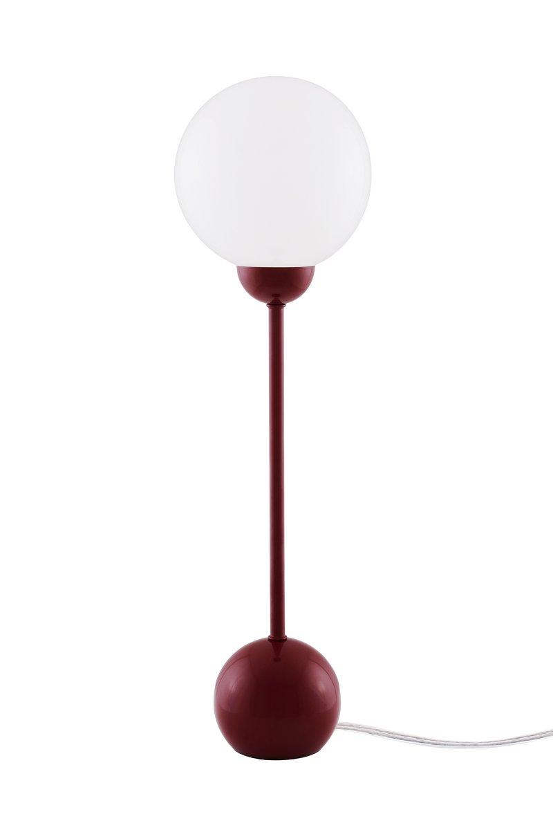 Ripley 52cm Bourgogne tafellamp Van Globen Lighting - De slanke vorm en afgeronde details geven de lamp een moderne en speelse uitstraling, terwijl de glazen kap een zacht en aangenaam licht verspreidt.