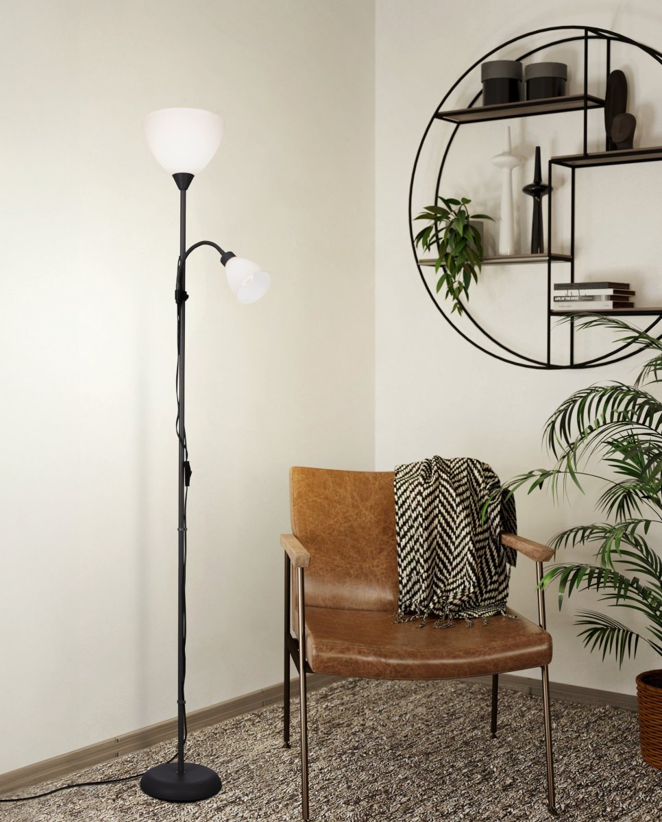 Montanini Zwart vloerlamp Van Eglo - De uplight heeft een E27-fitting en de arm een E14-vergrendelbare arm, waardoor het licht gemakkelijk kan worden aangepast aan de gewenste functie en sfeer.