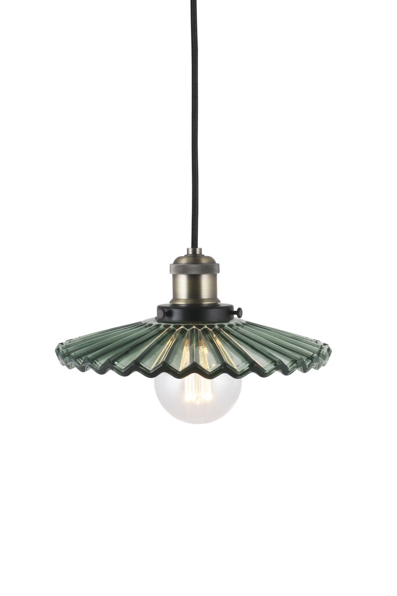 Cobbler Ø25 Groente hanglamp Van Globen Lighting - De lamp heeft een geplooide glazen kap die zorgt voor een prachtige lichtspreiding.