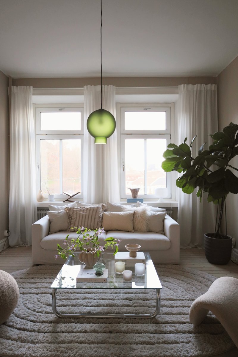 Bams Ø25 Groente hanglamp Van Globen Lighting - De Bams hanglamp met zijn eigentijdse vorm en prachtige matglas geeft een zachte, subtiele gloed aan je interieur.