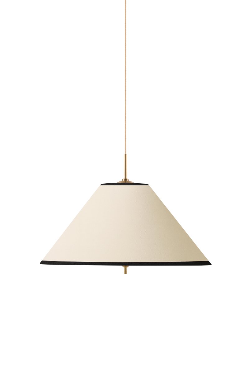 Iris Ø50 Crème wit hanglamp Van Globen Lighting - Iris is een elegante hanglamp van ijzer met een messing afwerking en een handgemaakte textielen kap van crèmekleurig katoen.