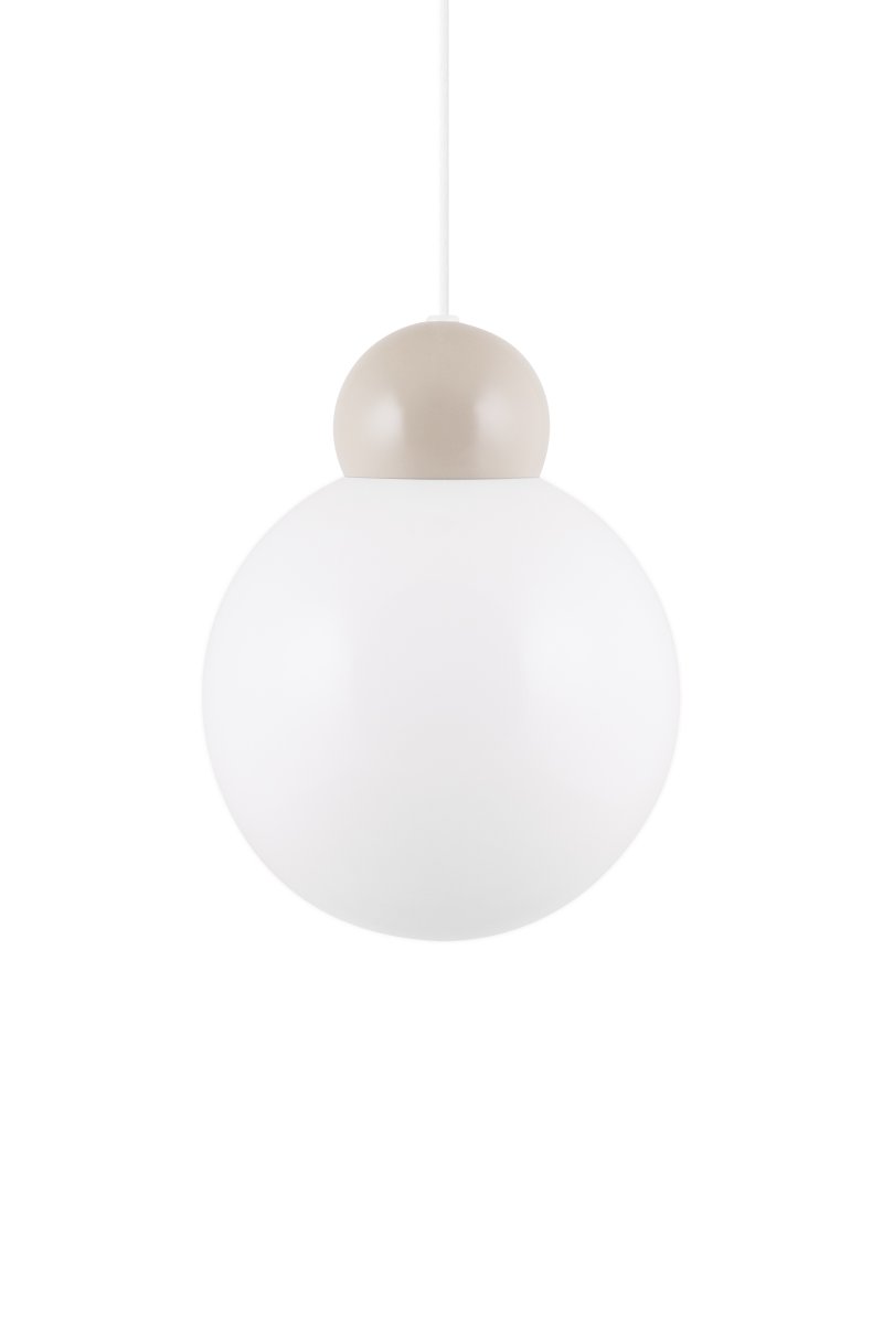 Ripley Ø25 Beige hanglamp Van Globen Lighting - De lamp is gemaakt van metaal en heeft een glazen kap van opaalwit glas die een aangenaam licht verspreidt.