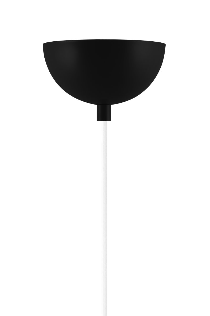 Ripley Ø25 Zwart hanglamp Van Globen Lighting - De lamp is gemaakt van metaal en heeft een glazen kap van opaalwit glas die een aangenaam licht verspreidt.