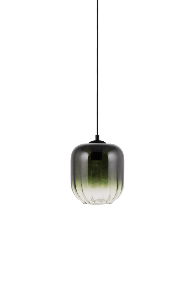 Haze Ø18 Groente hanglamp Van Globen Lighting - Haze is een prachtige hanglamp met mondgeblazen glas dat aan de binnenkant gecanneleerd is, wat een prachtig lichtspel creëert wanneer de lamp brandt.