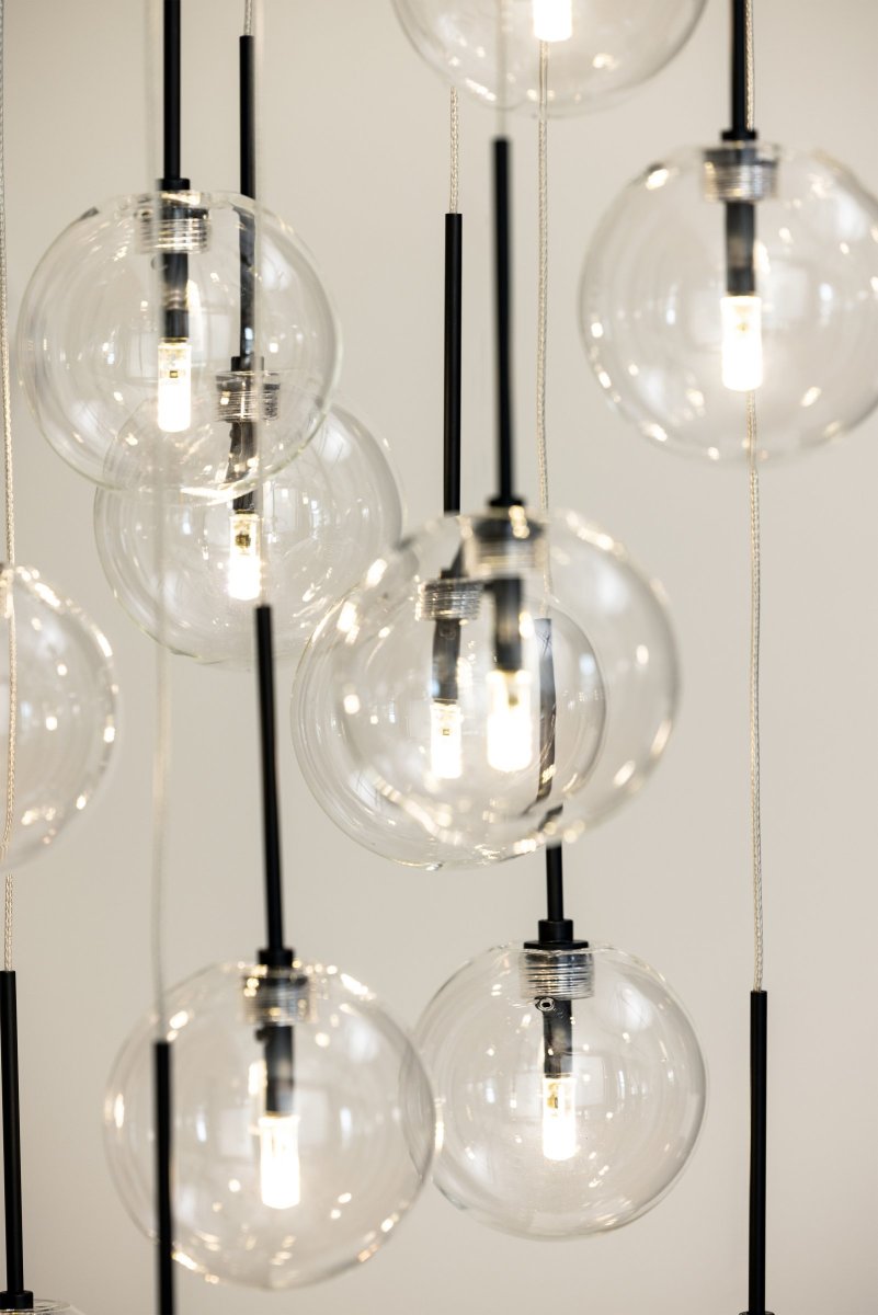 Skyfall Ø30 Transparant hanglamp Van Globen Lighting - Plaats Skyfall in de hal, eetkamer of boven de eettafel en u bent verzekerd van een echte blikvanger!