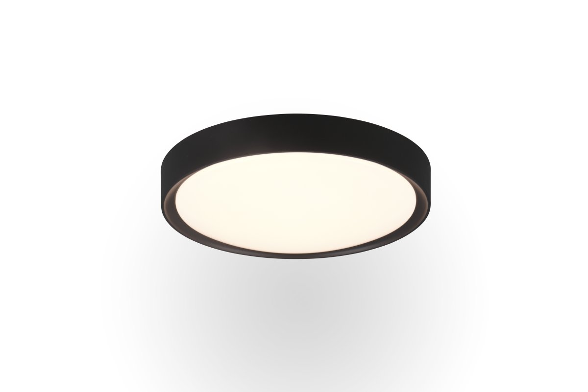 Clarimo Ø33 Zwart badkamerlamp Van Trio Lighting - De eenvoudige en stijlvolle uitstraling wordt gecombineerd met een IP44-classificatie, waardoor deze perfect is voor vochtige ruimtes zoals badkamers of wasruimtes.